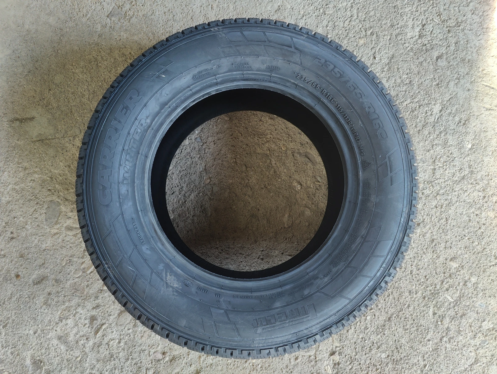 Гуми Зимни 235/65R16, снимка 7 - Гуми и джанти - 55162963
