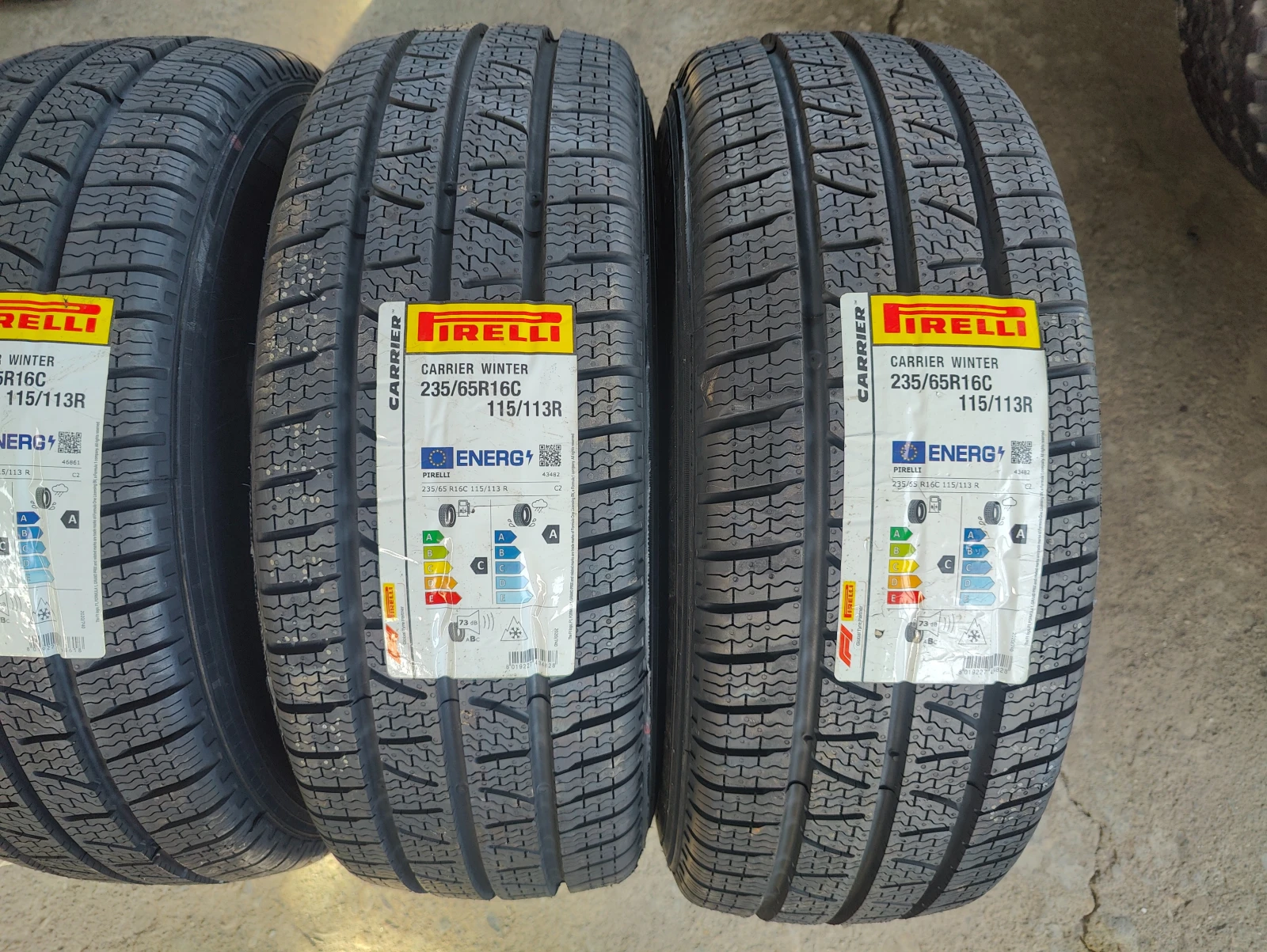 Гуми Зимни 235/65R16, снимка 2 - Гуми и джанти - 55162963