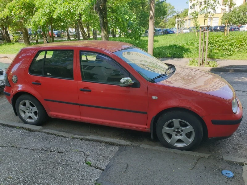 VW Golf, снимка 1 - Автомобили и джипове - 45640859