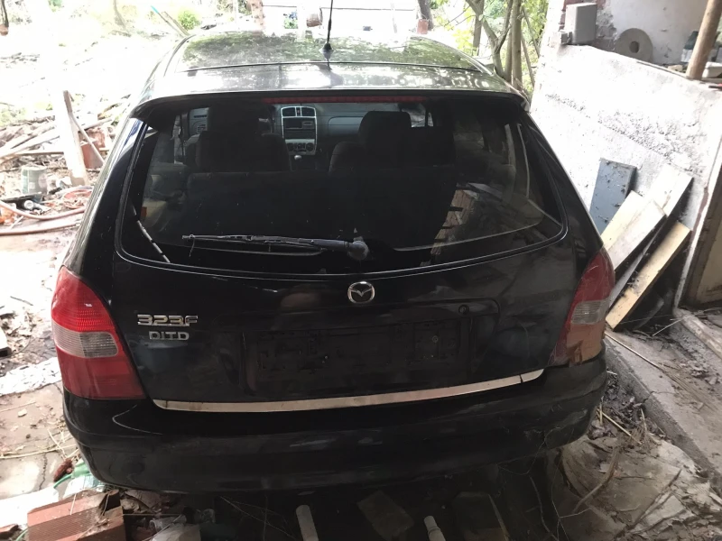 Mazda 323, снимка 2 - Автомобили и джипове - 46507851