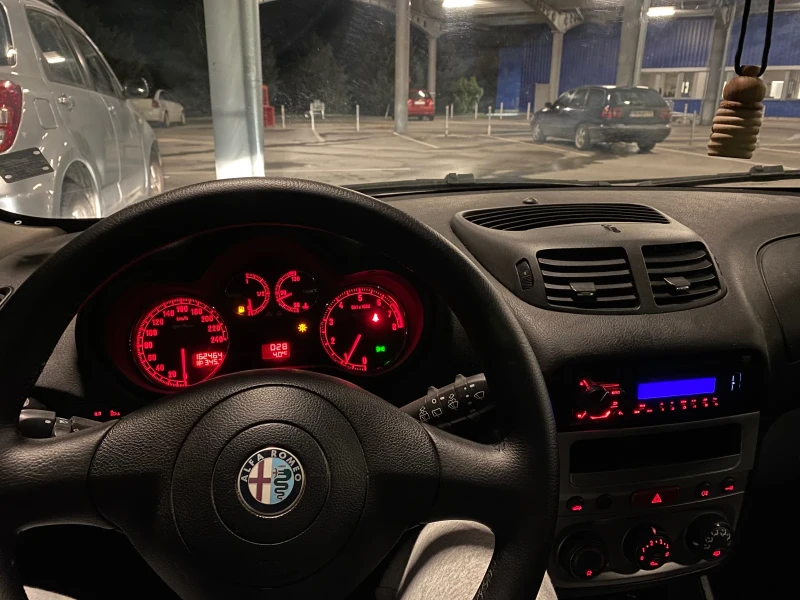 Alfa Romeo 147 1.6 16V twin spark Нова Газова уредба, снимка 4 - Автомобили и джипове - 52408110