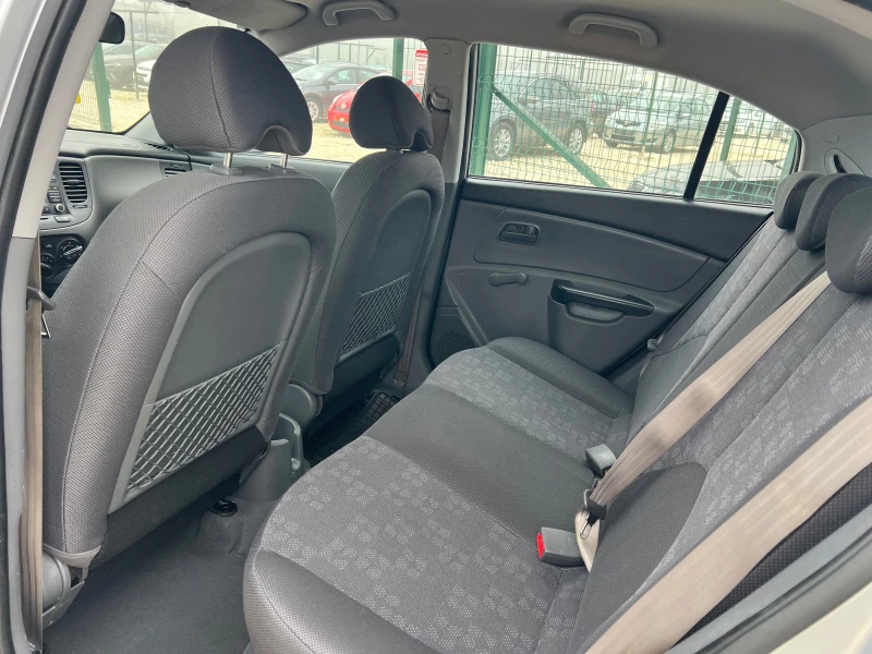 Kia Rio 1.4i/75p.s-Facelift-Klima, снимка 11 - Автомобили и джипове - 52436143