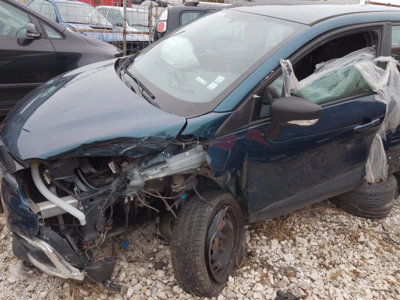 Renault Captur 0.9i, снимка 2 - Автомобили и джипове - 52703211