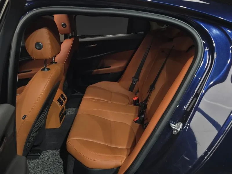 Jaguar XE  20D Portfolio, снимка 12 - Автомобили и джипове - 56304918