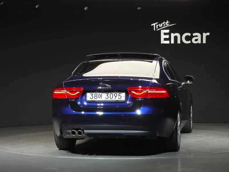Jaguar XE  20D Portfolio, снимка 4 - Автомобили и джипове - 56304918