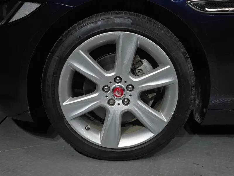 Jaguar XE  20D Portfolio, снимка 5 - Автомобили и джипове - 56304918