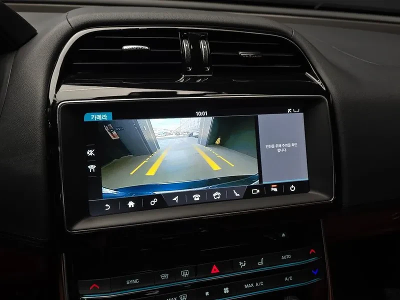 Jaguar XE  20D Portfolio, снимка 15 - Автомобили и джипове - 56304918