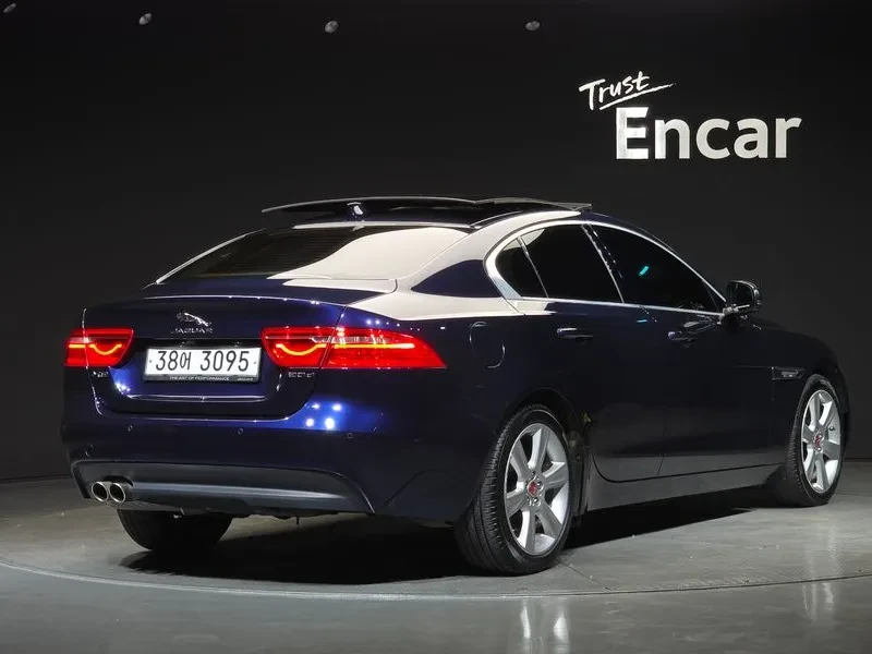 Jaguar XE  20D Portfolio, снимка 2 - Автомобили и джипове - 56304918