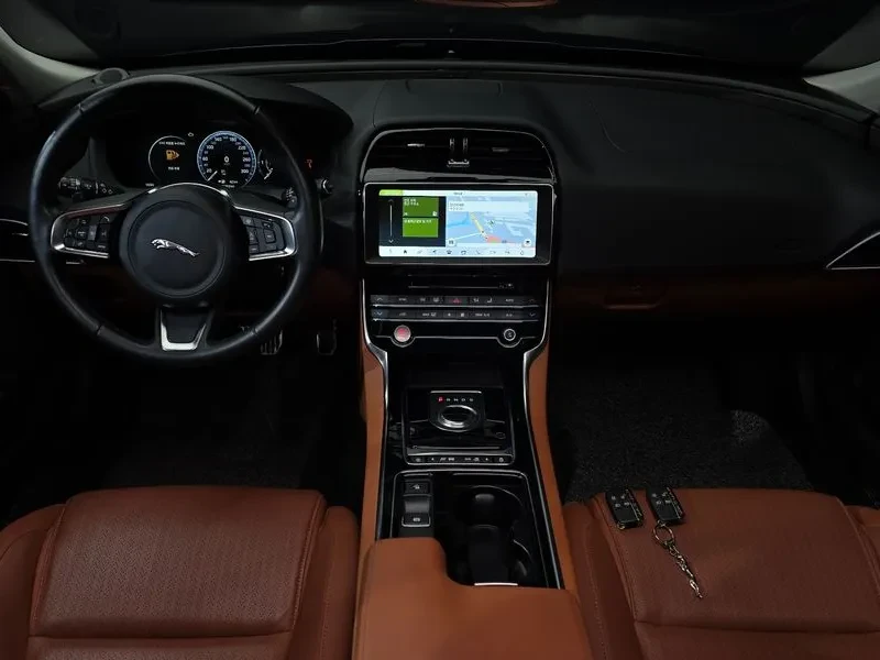 Jaguar XE  20D Portfolio, снимка 7 - Автомобили и джипове - 56304918