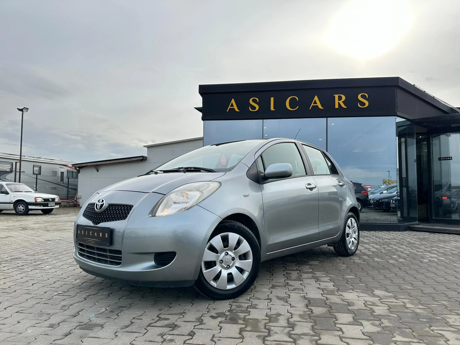 Toyota Yaris 1.3I/GAS EURO 4 - [1] 