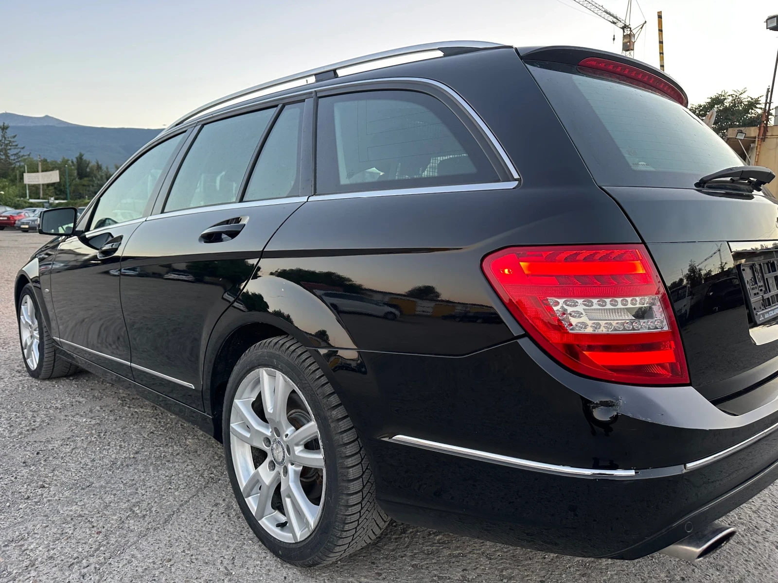 Mercedes-Benz C 350  - изображение 3