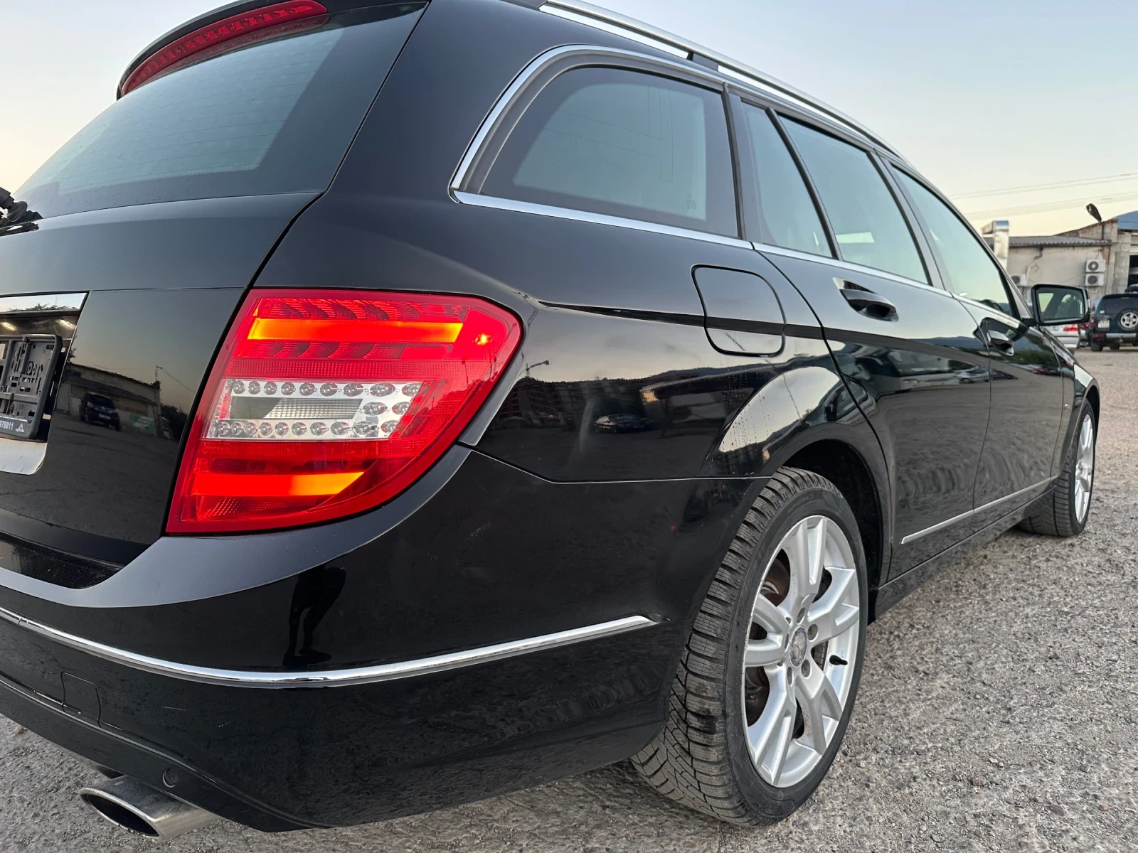 Mercedes-Benz C 350  - изображение 4