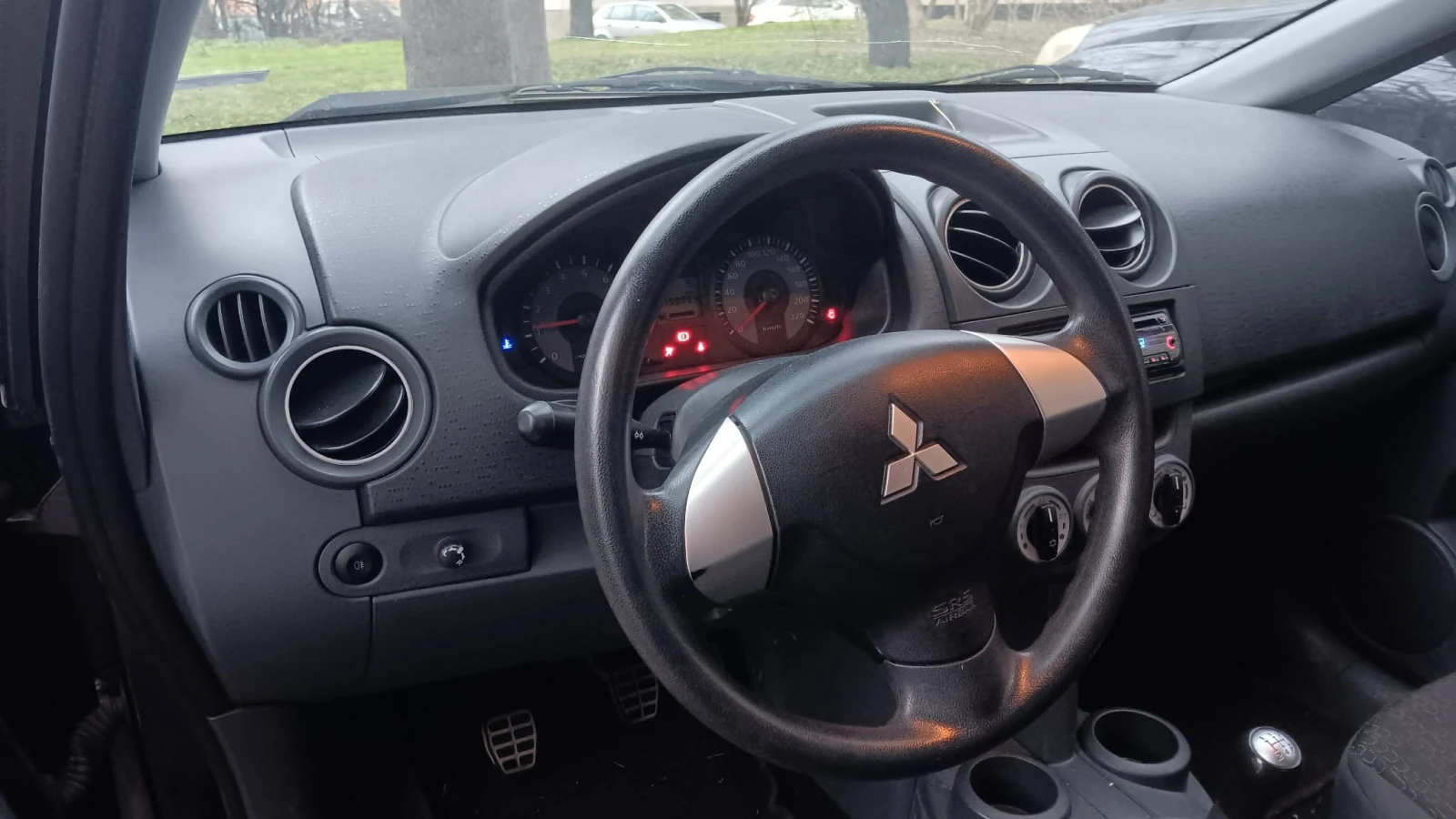 Mitsubishi Colt 1.3i, снимка 7 - Автомобили и джипове - 54021037