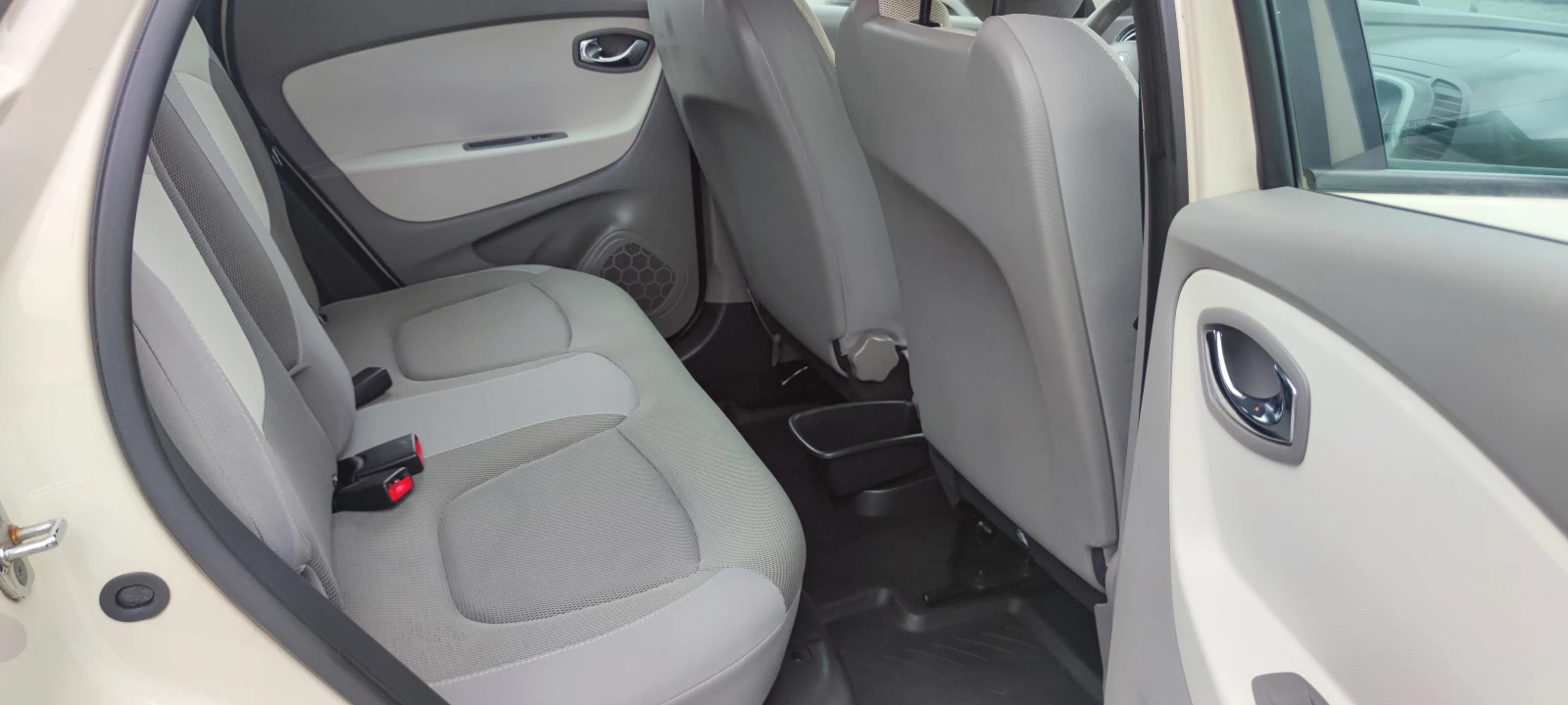 Renault Captur 1.2TCe automatic , снимка 11 - Автомобили и джипове - 54774163