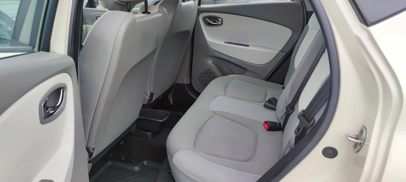 Renault Captur 1.2TCe automatic , снимка 15 - Автомобили и джипове - 54774163