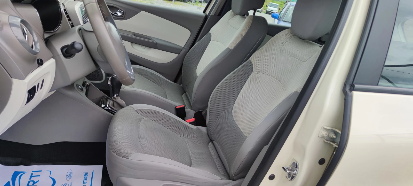 Renault Captur 1.2TCe automatic , снимка 12 - Автомобили и джипове - 54774163