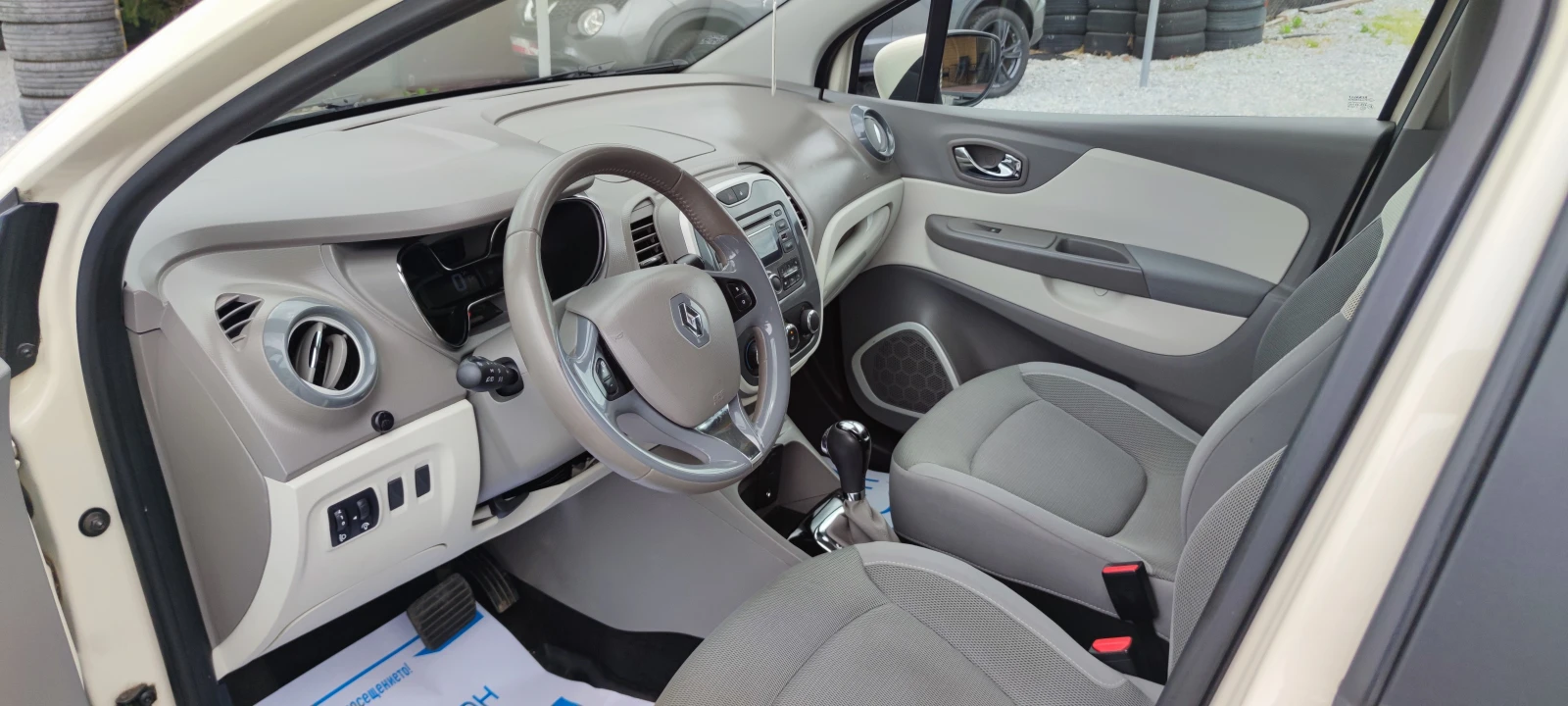 Renault Captur 1.2TCe automatic , снимка 13 - Автомобили и джипове - 54774163