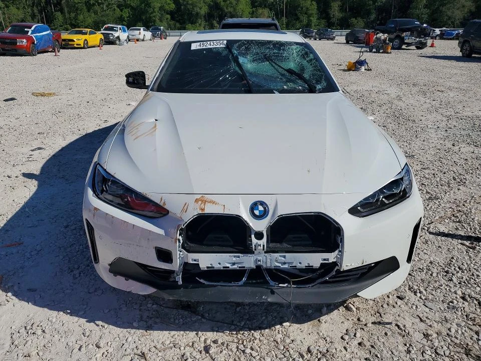 BMW i4 EDRIVE 35| РЕАЛНЕ ПРОБЕГ| 360 КАМЕРА| ЧЕРВЕН САЛОН, снимка 2 - Автомобили и джипове - 54999268