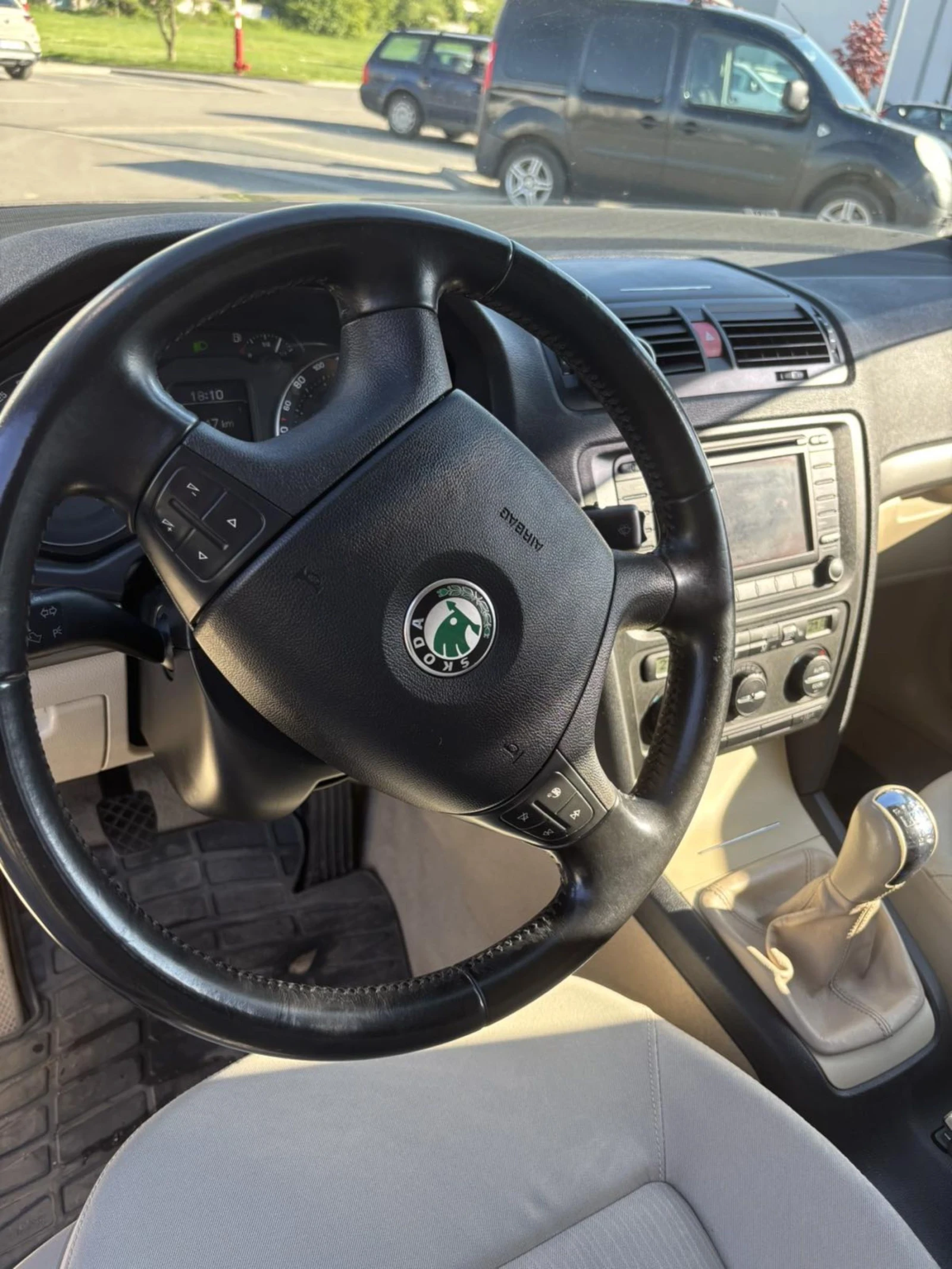 Skoda Octavia 1.6, снимка 7 - Автомобили и джипове - 55026617