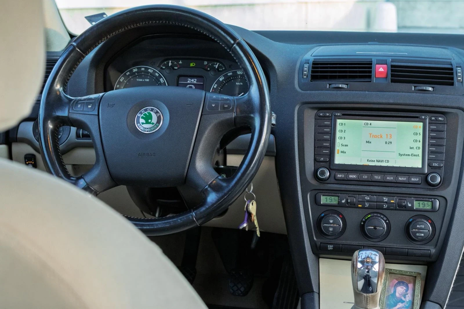 Skoda Octavia 1.6, снимка 13 - Автомобили и джипове - 55026617