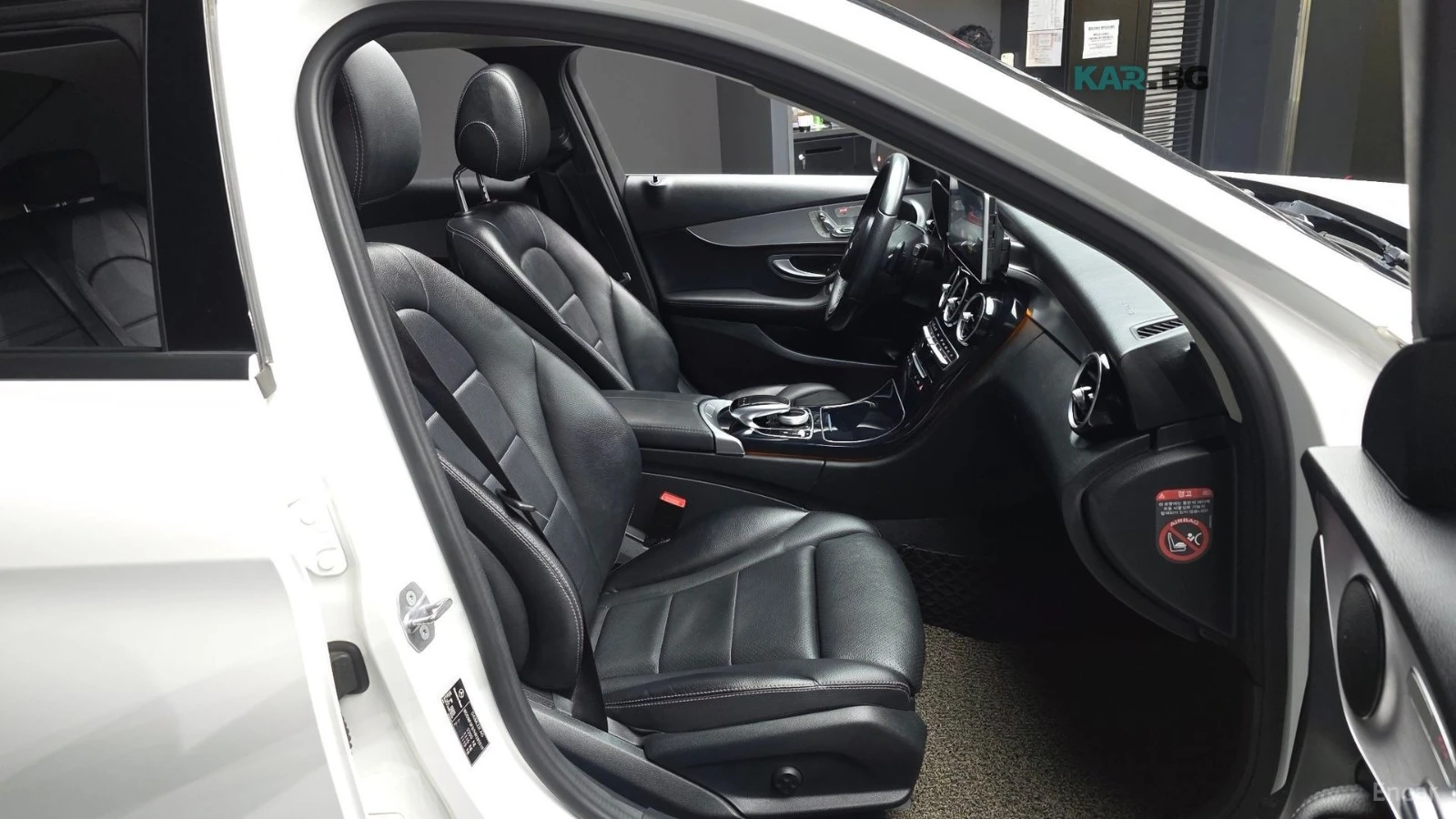 Mercedes-Benz C 220 4MATIC* КОЖА* НАВИ* ПАНО* КАМЕРА, снимка 9 - Автомобили и джипове - 55303945