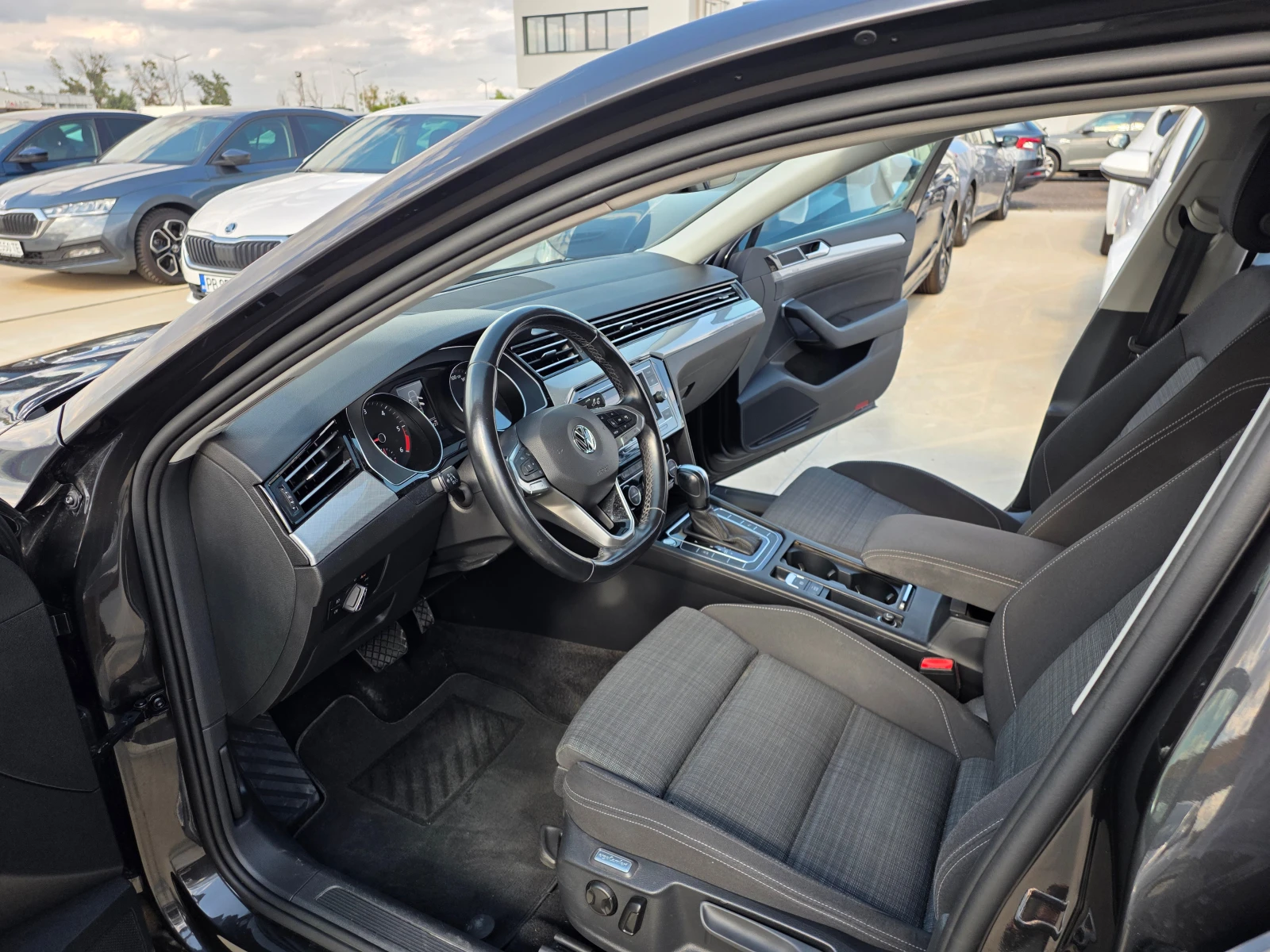 VW Passat 2.0 TDI А/Т-150кс, снимка 13 - Автомобили и джипове - 55396639