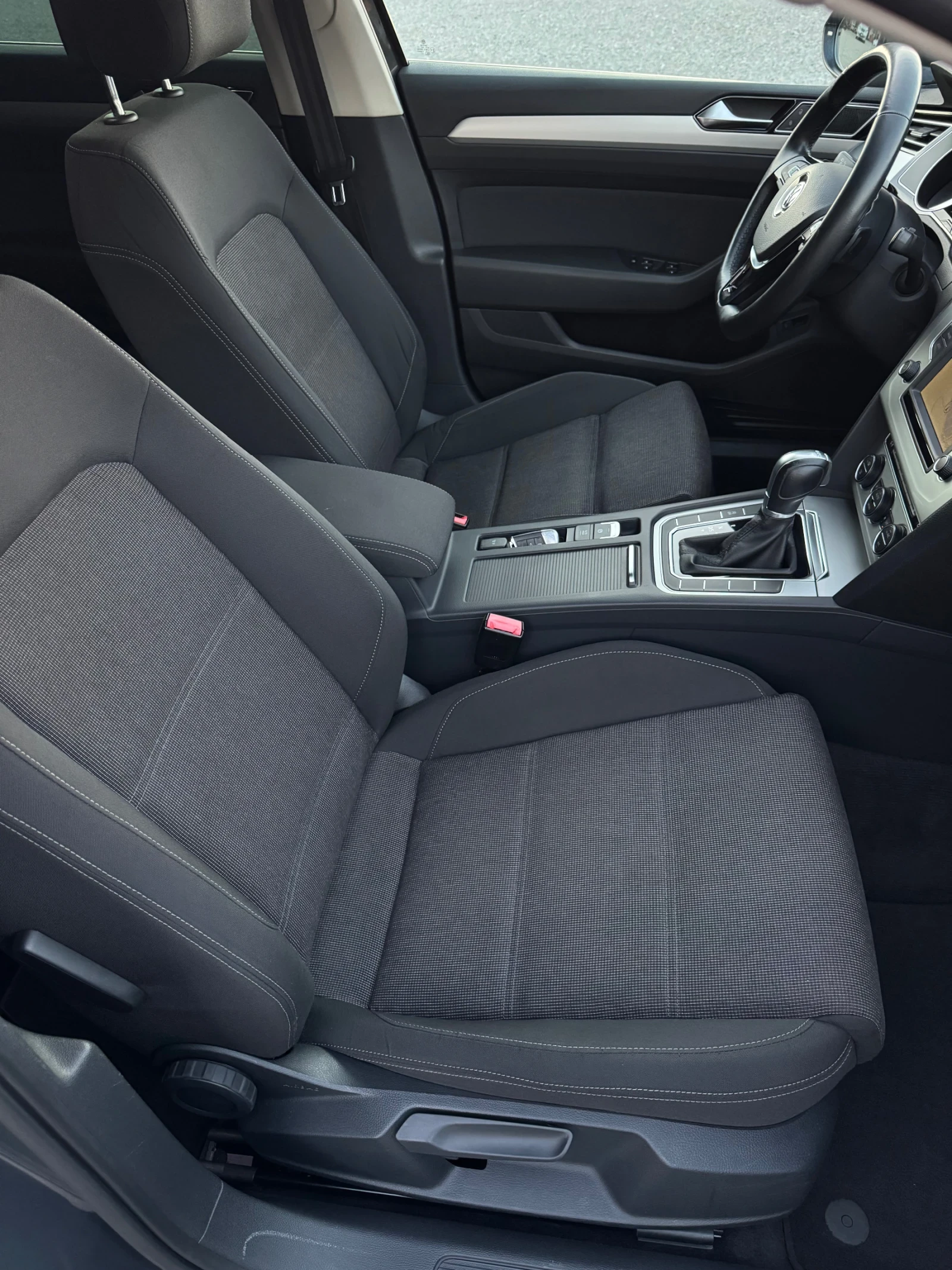 VW Passat 2.0 150kc DSG, снимка 14 - Автомобили и джипове - 56318941