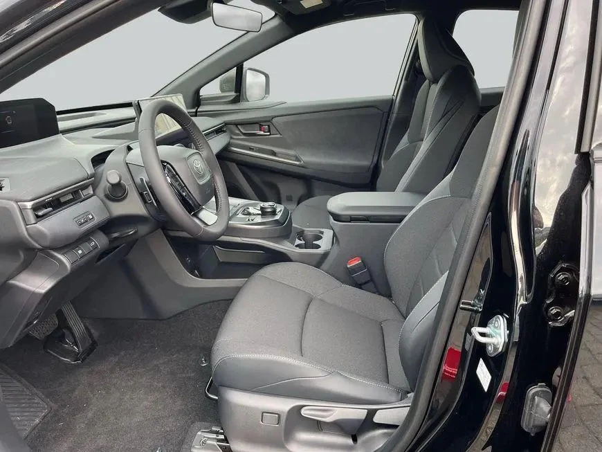 Toyota C-HR  Teamplayer Navi Kamera Matrix-LED  | Mobile.bg � ����������� 7