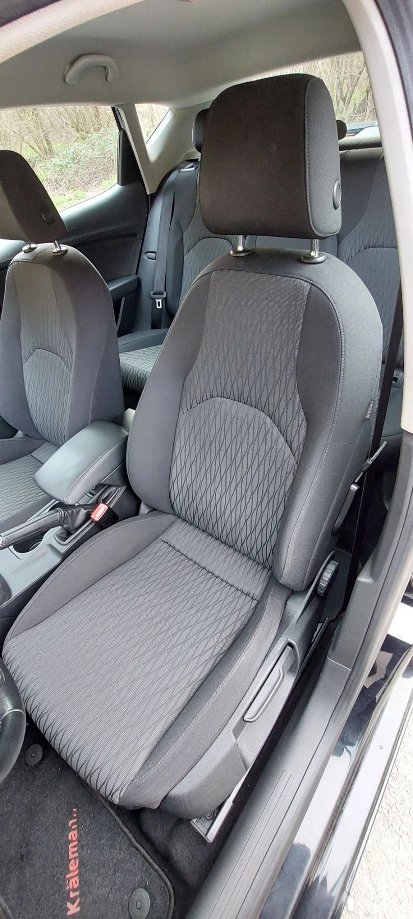 Seat Leon 1.6tdi, снимка 10 - Автомобили и джипове - 56508038