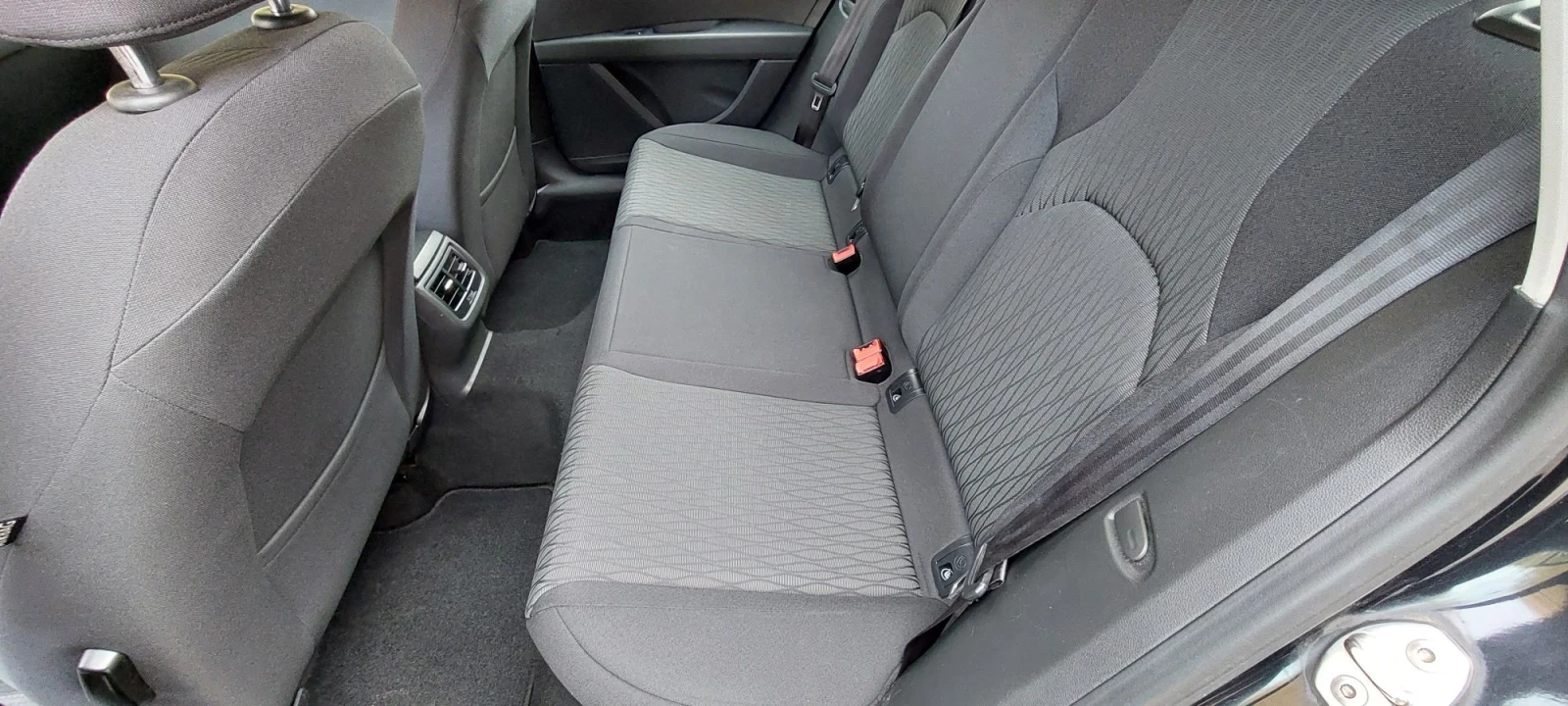 Seat Leon 1.6tdi, снимка 11 - Автомобили и джипове - 56508038