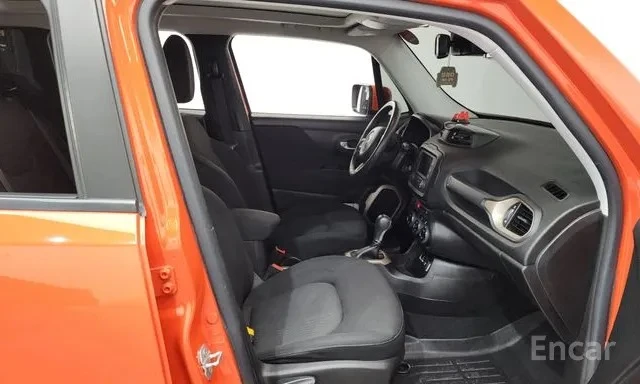 Jeep Renegade, снимка 8 - Автомобили и джипове - 55047733