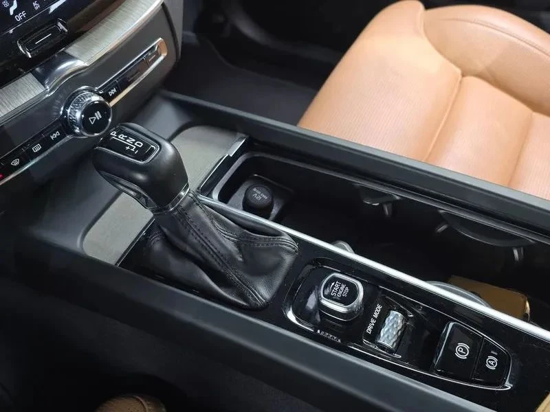 Volvo XC60, снимка 9 - Автомобили и джипове - 56687981