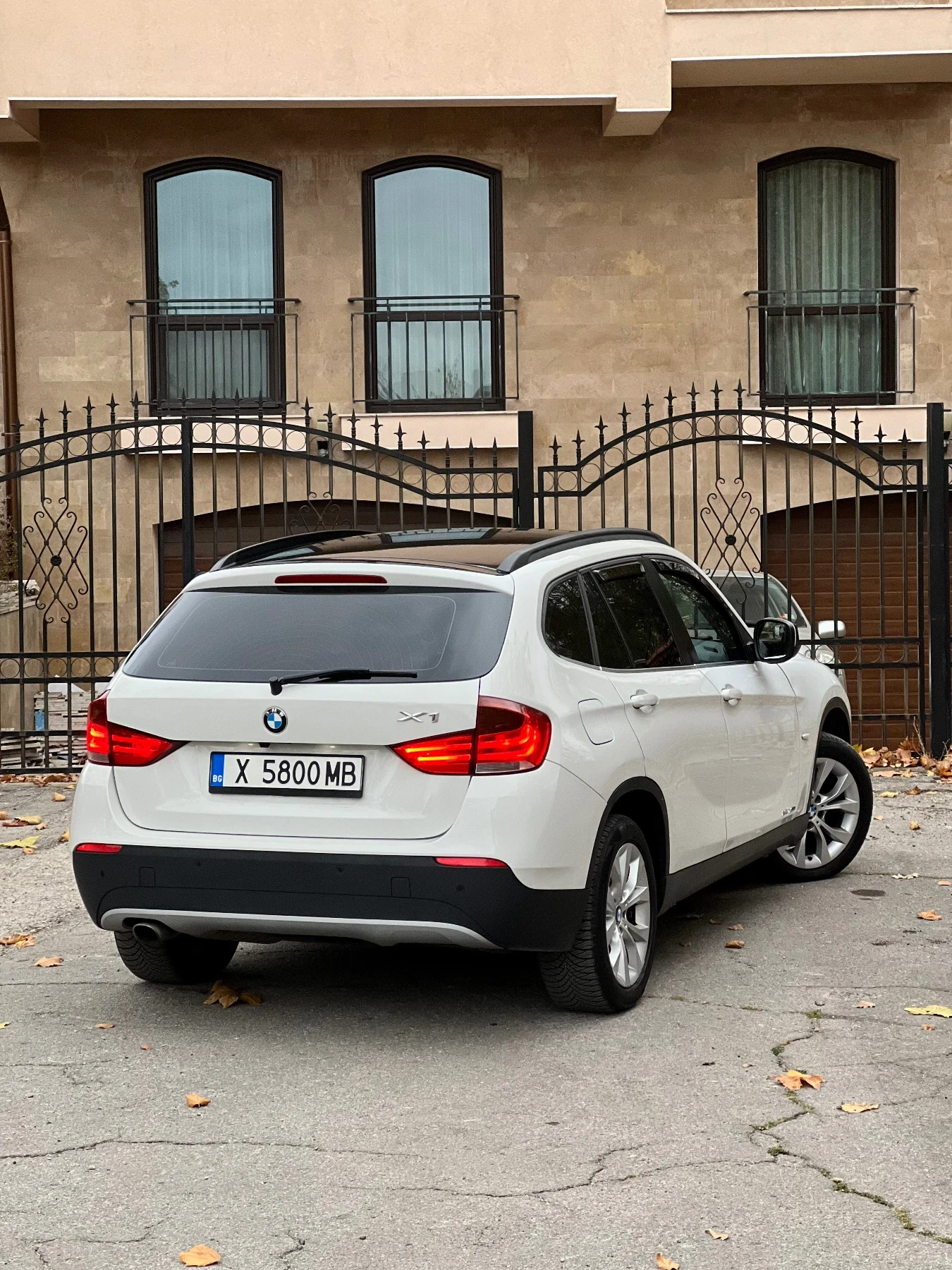 BMW X1 23d XDrive-204 к.с./NAVI/АВТОМАТИК/КСЕНОН/ОБСЛУЖЕН - изображение 4