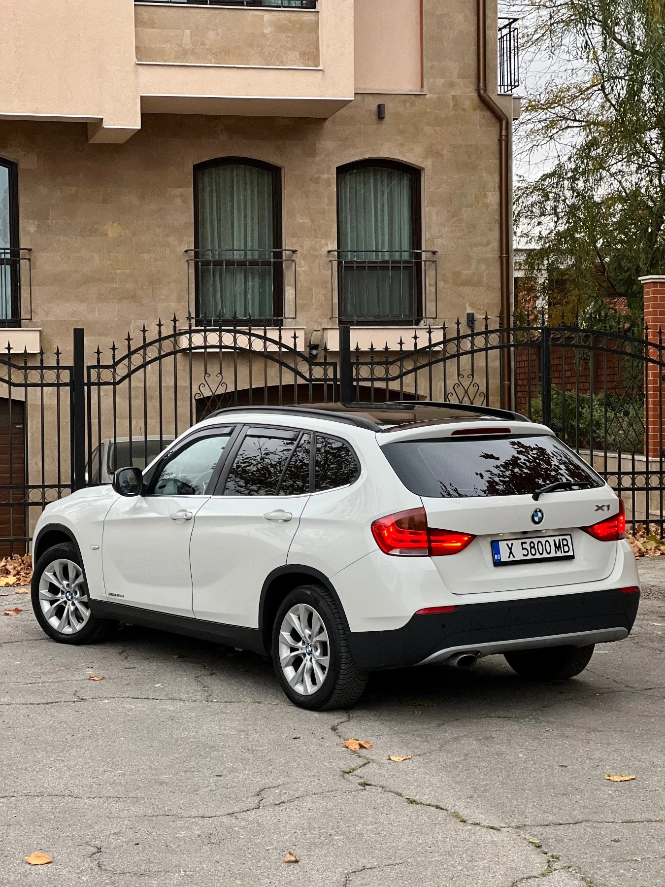 BMW X1 23d XDrive-204 к.с./NAVI/АВТОМАТИК/КСЕНОН/ОБСЛУЖЕН - изображение 3