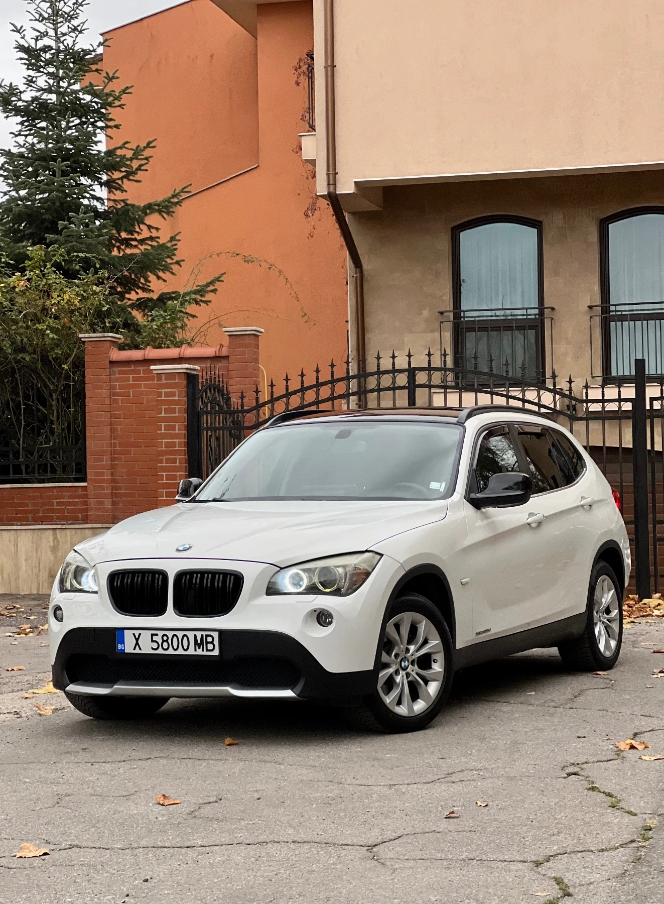 BMW X1 23d XDrive-204 к.с./NAVI/АВТОМАТИК/КСЕНОН/ОБСЛУЖЕН - изображение 2