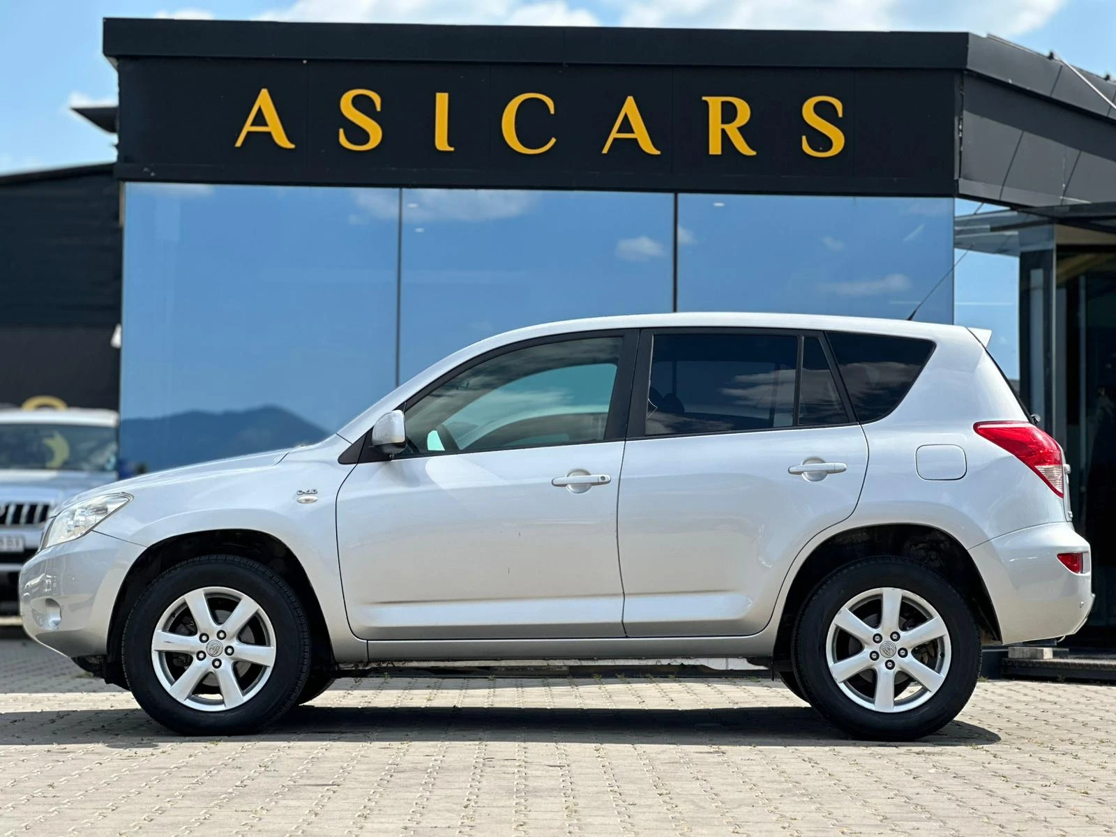 Toyota Rav4 / 2.2D / D-4D / 136 HP / 4X4 / TOP / - изображение 2