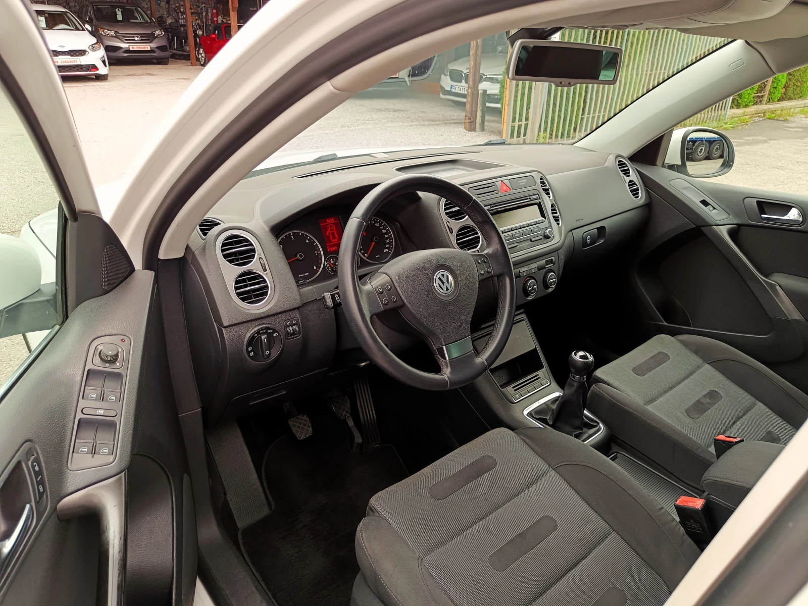 VW Tiguan 2.0 TDi* 4x4* НОВ ВНОС*  - изображение 8