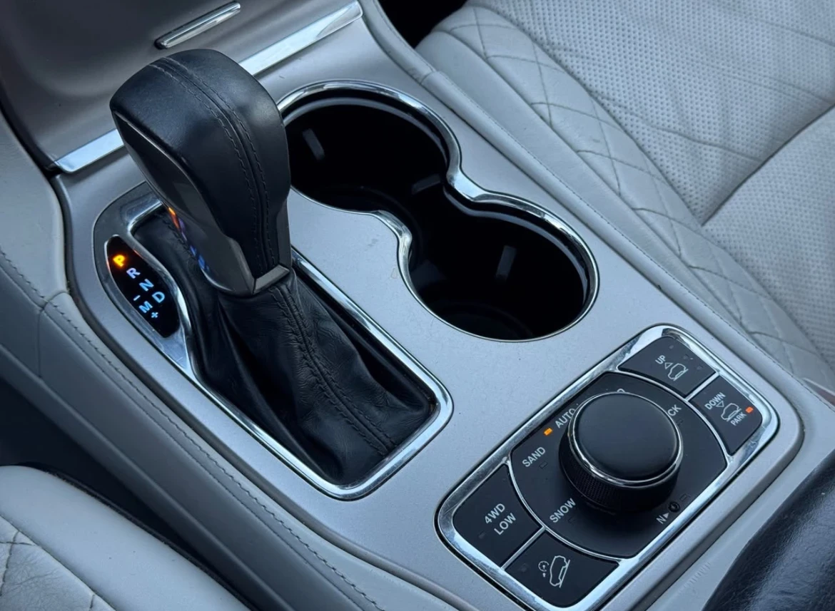 Jeep Grand cherokee SUMMIT * * HEMI * * CARFAX * * АВТО КРЕДИТ - изображение 8