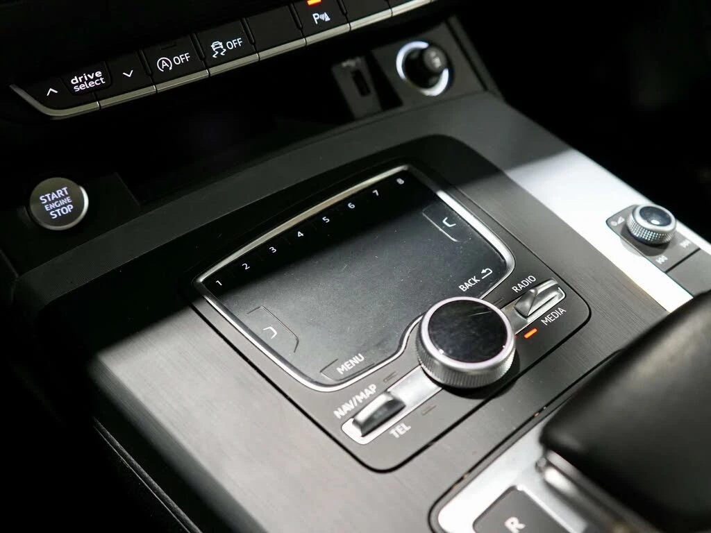 Audi Q7 TECHNIK* B&O* 360 КАМЕРИ* ПАНО* ДИГИТАЛНО* ТАБЛО, снимка 13 - Автомобили и джипове - 54123410