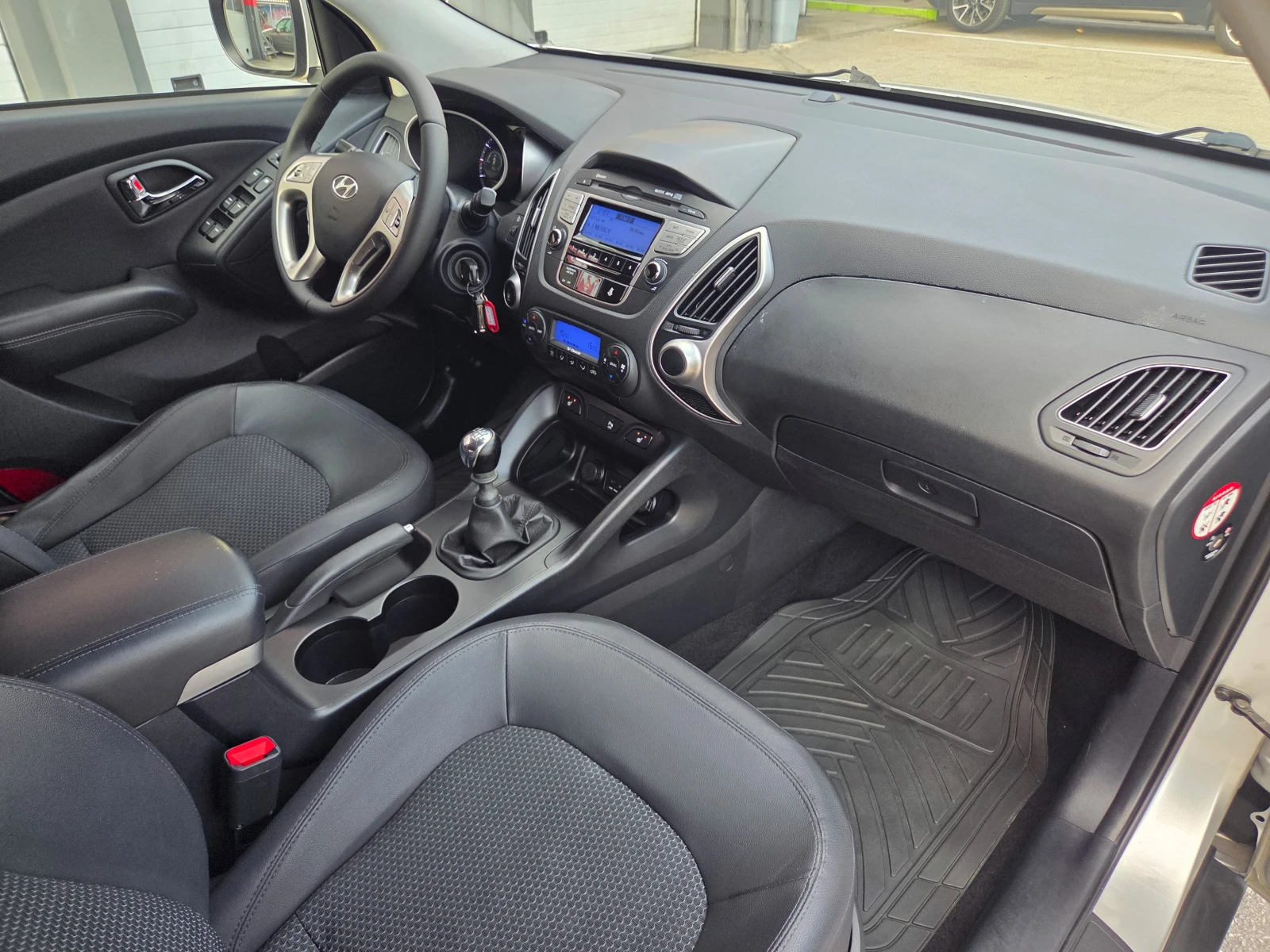 Hyundai IX35 1.6i-Gaz.Inj.BRC, снимка 14 - Автомобили и джипове - 54591344