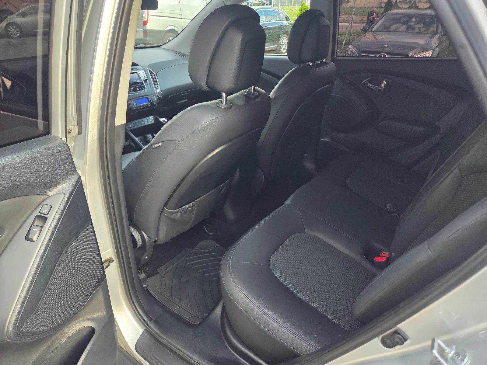 Hyundai IX35 1.6i-Gaz.Inj.BRC, снимка 16 - Автомобили и джипове - 54591344