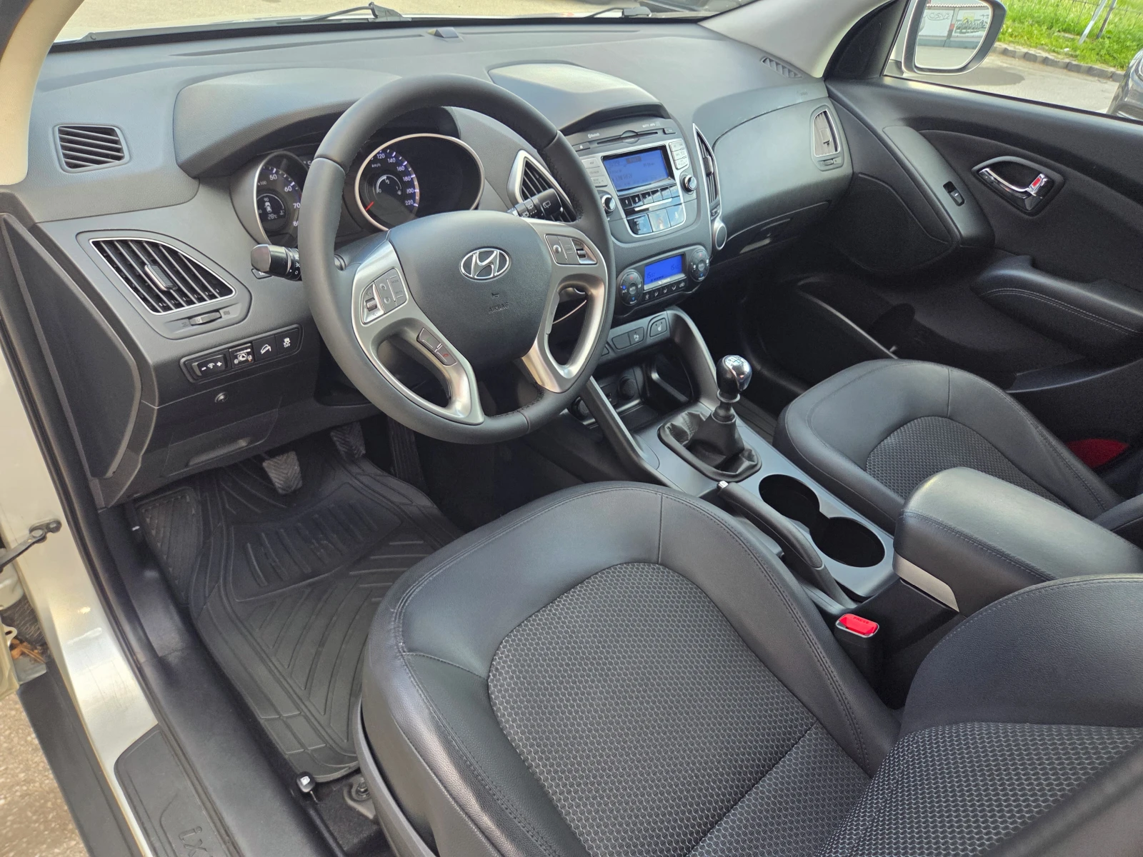 Hyundai IX35 1.6i-Gaz.Inj.BRC, снимка 9 - Автомобили и джипове - 54591344