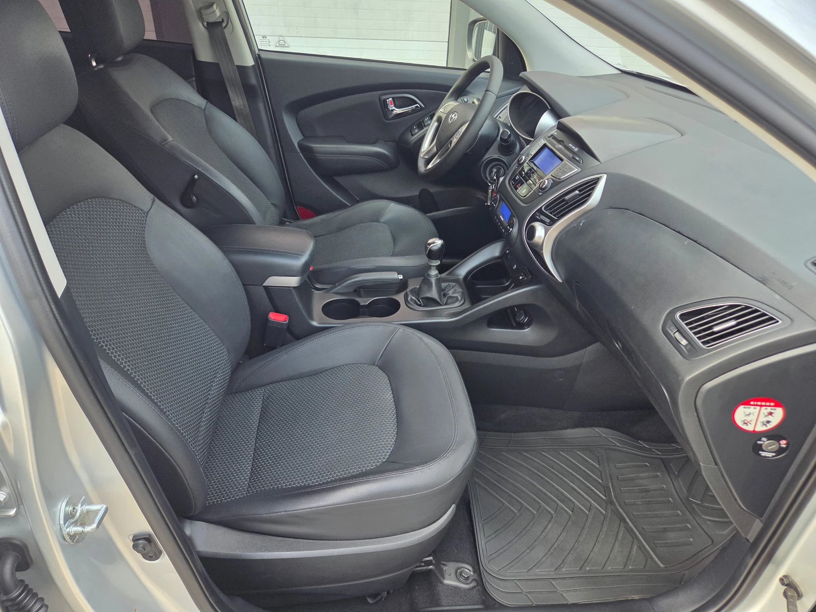 Hyundai IX35 1.6i-Gaz.Inj.BRC, снимка 15 - Автомобили и джипове - 54591344