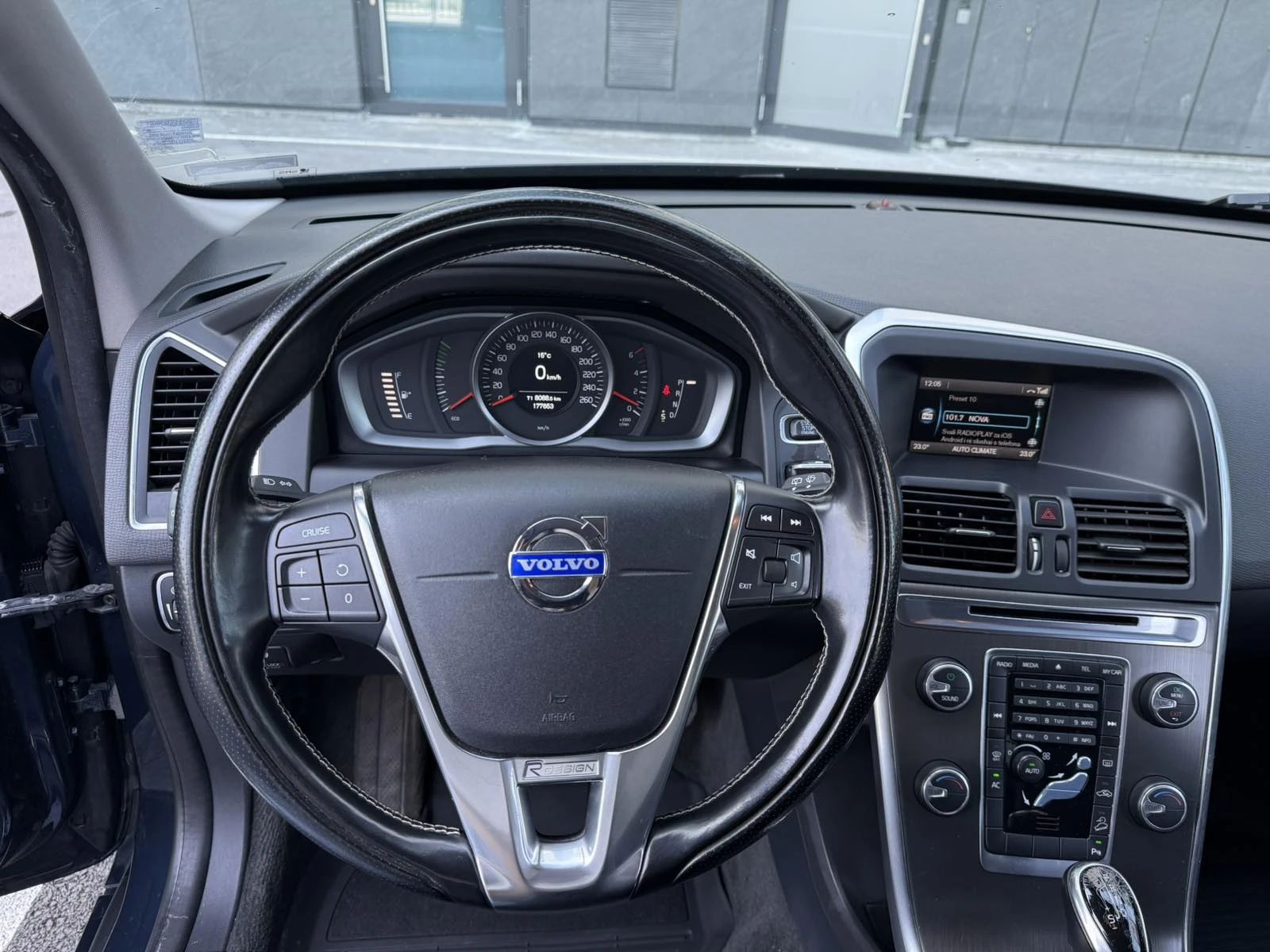 Volvo XC60 Momentum, снимка 9 - Автомобили и джипове - 54733572