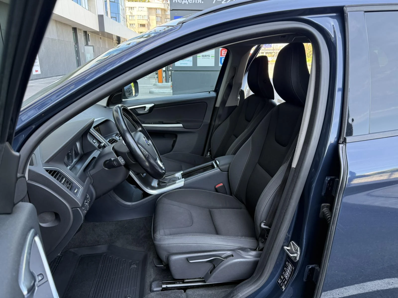 Volvo XC60 Momentum, снимка 10 - Автомобили и джипове - 54733572