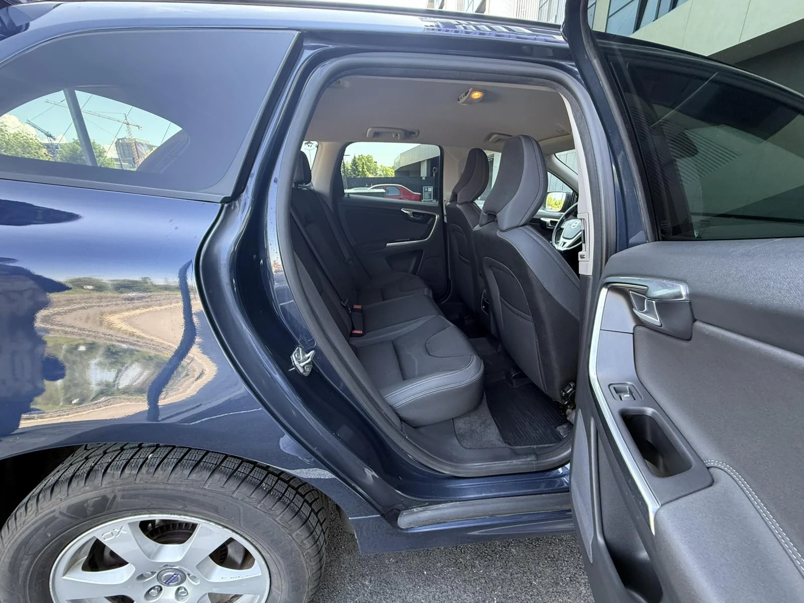 Volvo XC60 Momentum, снимка 8 - Автомобили и джипове - 54733572