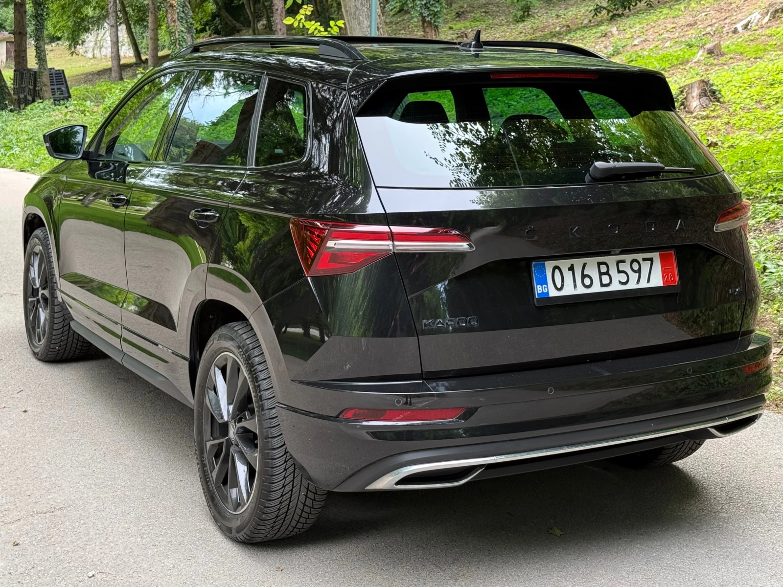 Skoda Karoq 2.0TDI* 4X4* SPORTLINE* PANO* CAM* DIST* FULL, снимка 5 - Автомобили и джипове - 54869368