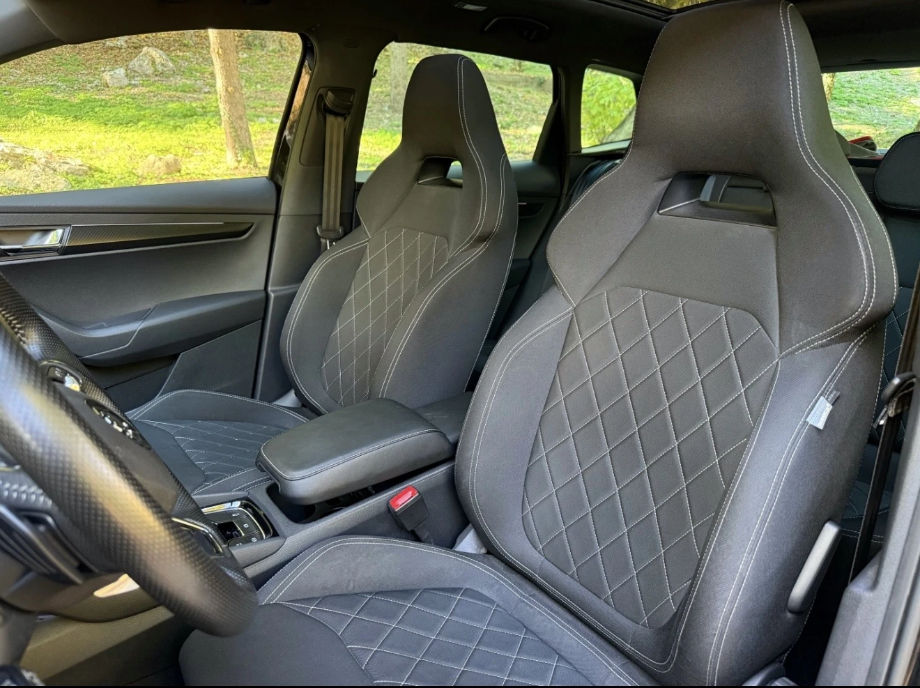 Skoda Karoq 2.0TDI* 4X4* SPORTLINE* PANO* CAM* DIST* FULL, снимка 9 - Автомобили и джипове - 54869368