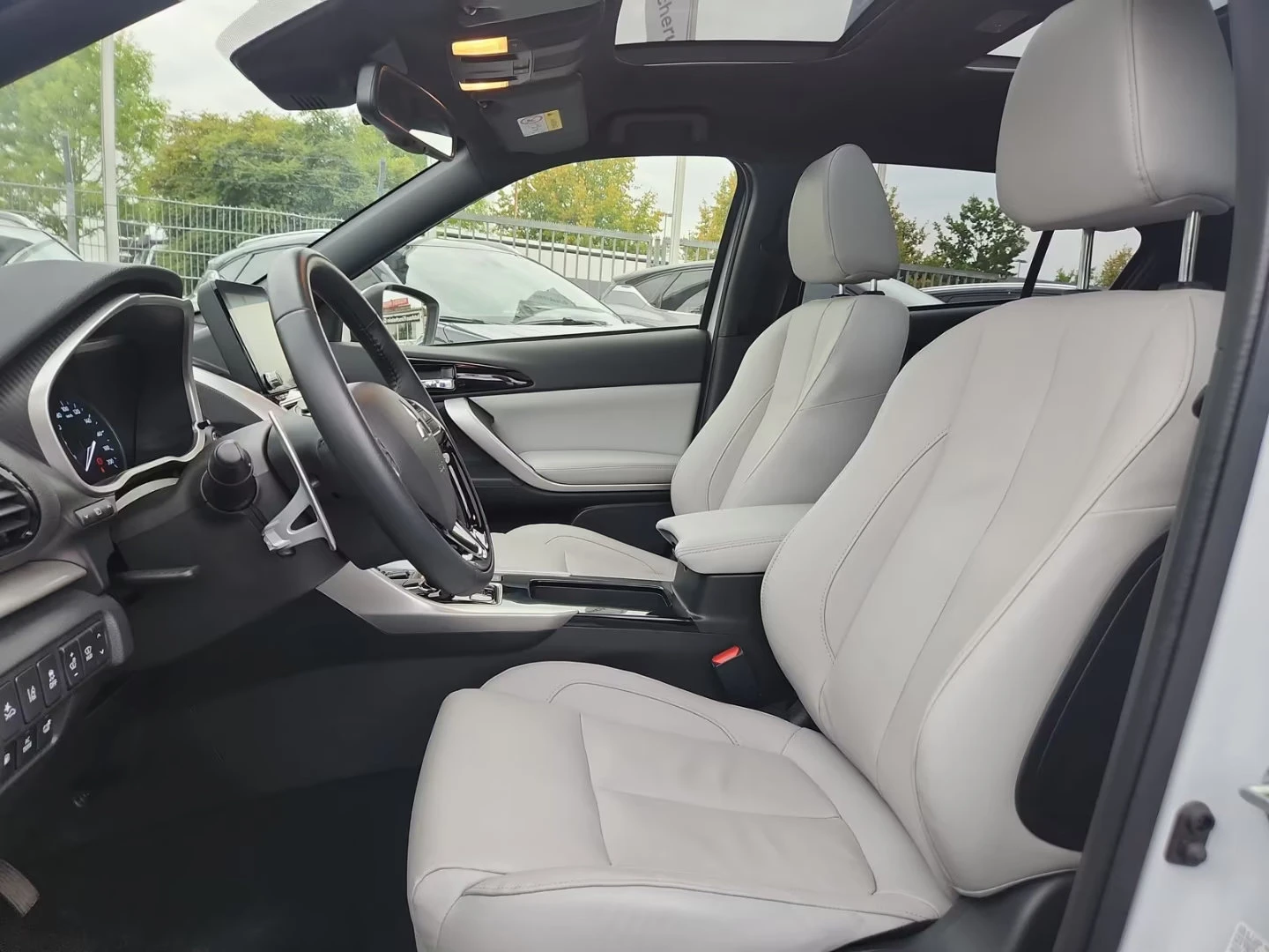 Mitsubishi Eclipse Cross 2.4PHEV/188HP/TOP/4WD/360/HUD/PANO/ACC/485z, снимка 8 - Автомобили и джипове - 54914565
