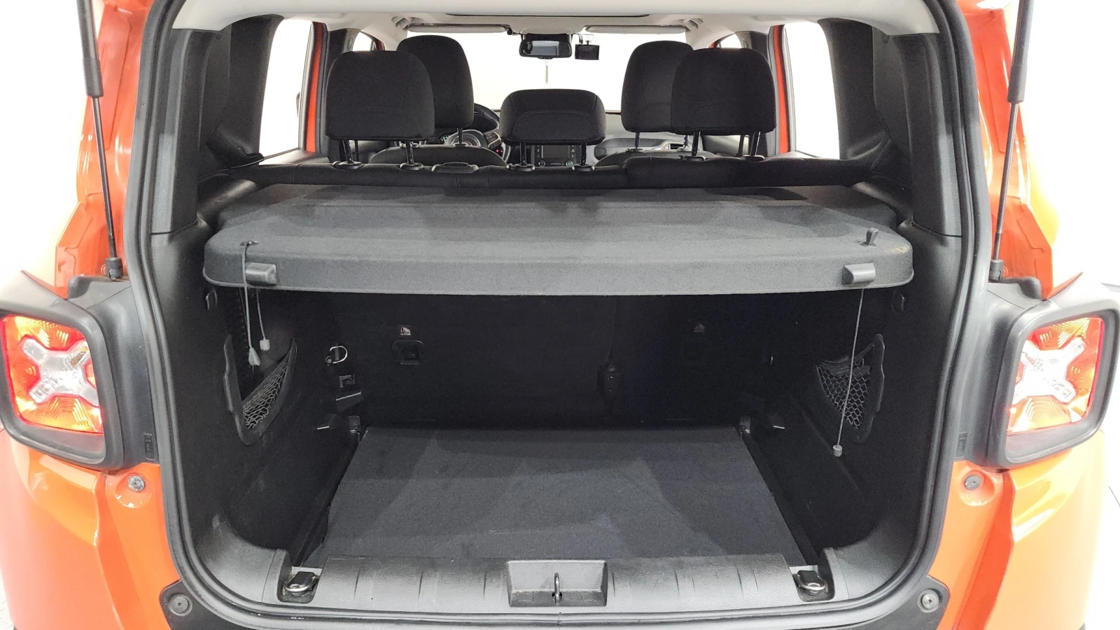 Jeep Renegade, снимка 12 - Автомобили и джипове - 55047733